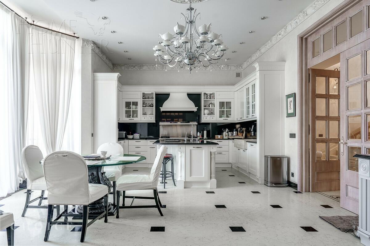 3-этажный коттедж 2 500 м² с отделкой