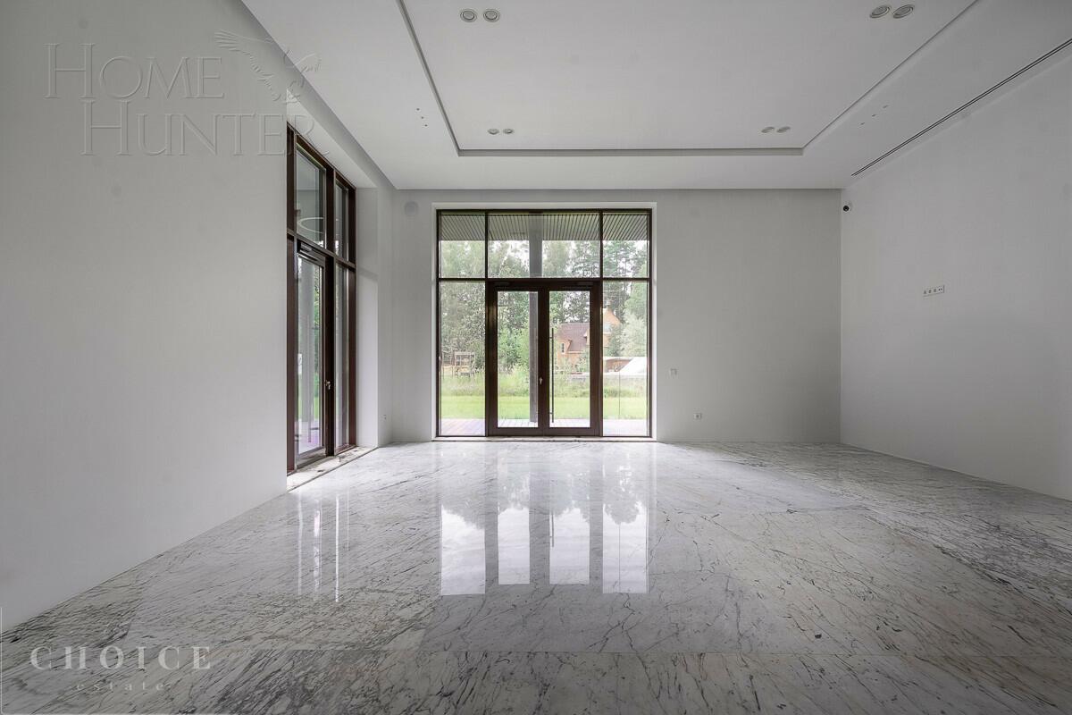 3-этажный коттедж 650 м² с отделкой