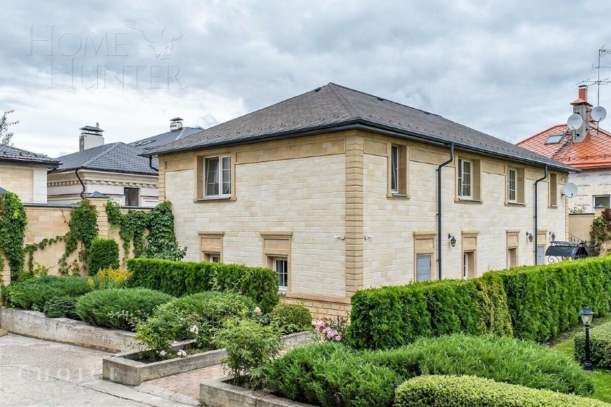 2-этажный коттедж 2 200 м² без отделки