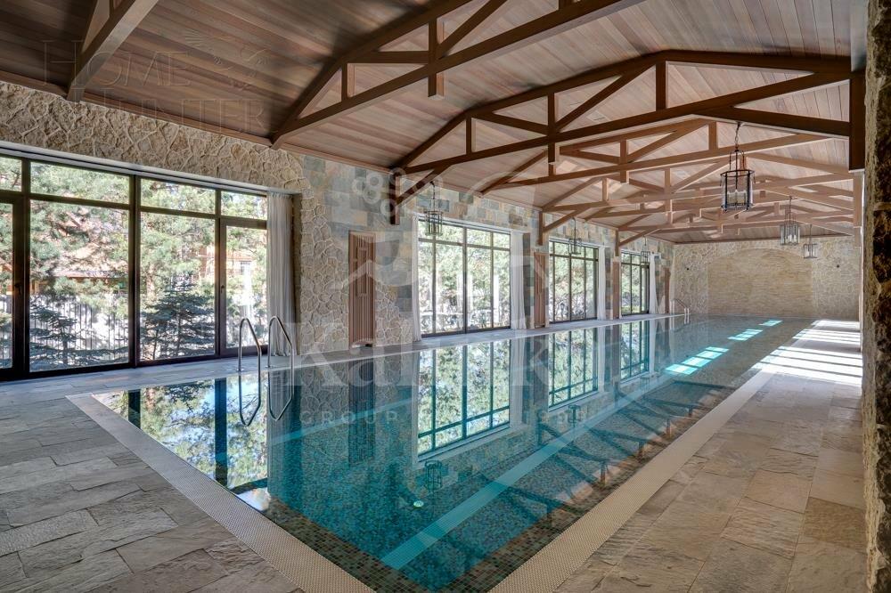 2-этажный коттедж 1 800 м² с отделкой