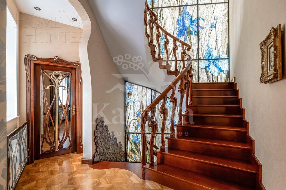 3-УРОВНЕВЫЙ ТАУНХАУС С ОТДЕЛКОЙ 154.2 М² НА 1 ЭТАЖЕ