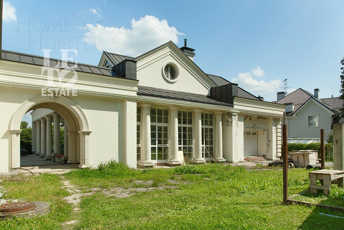 2-этажный коттедж 1 569 м² без отделки