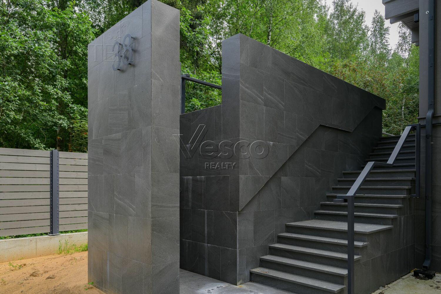 2-этажный коттедж 581.7 м² без отделки