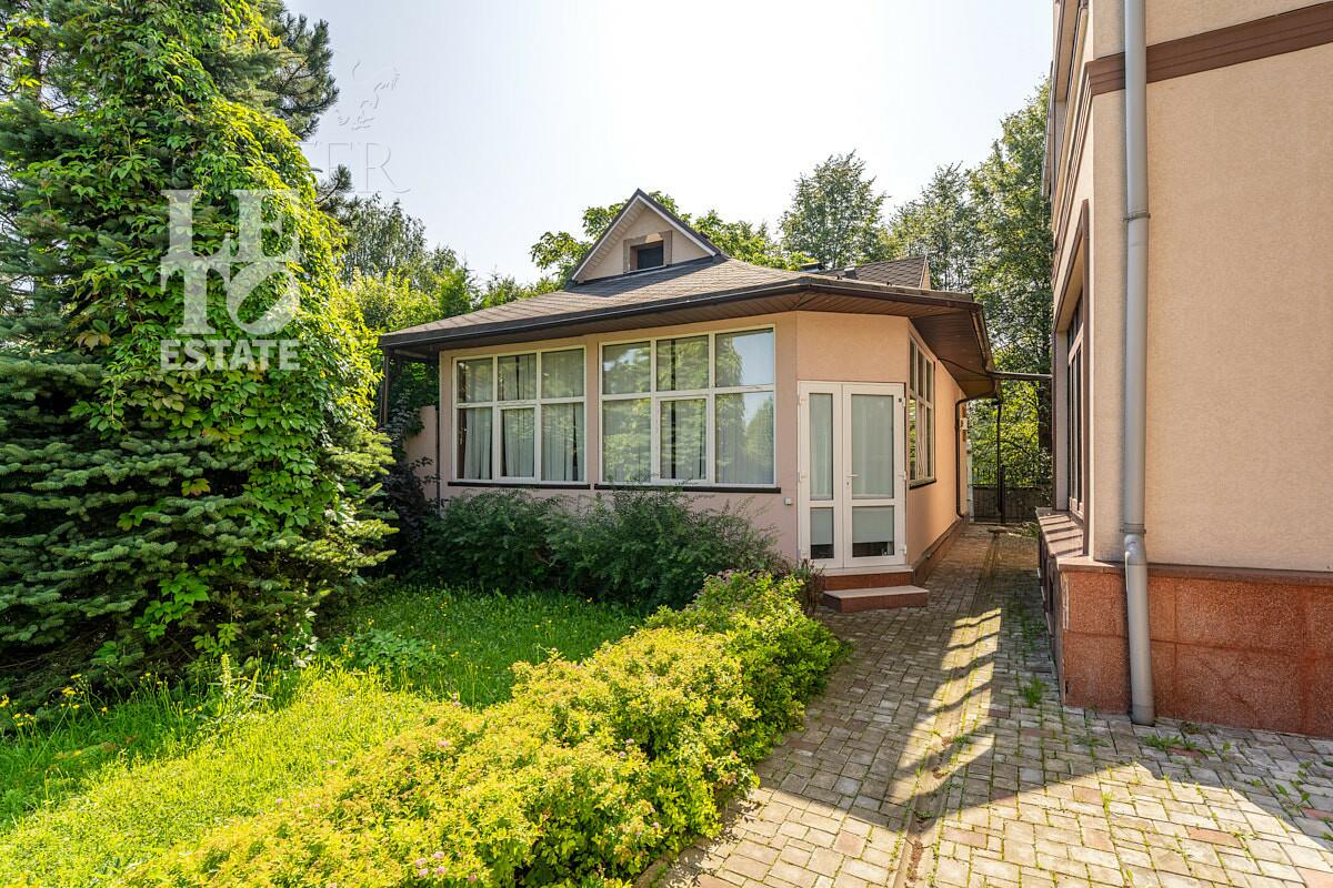 2-этажный коттедж 600 м² с отделкой