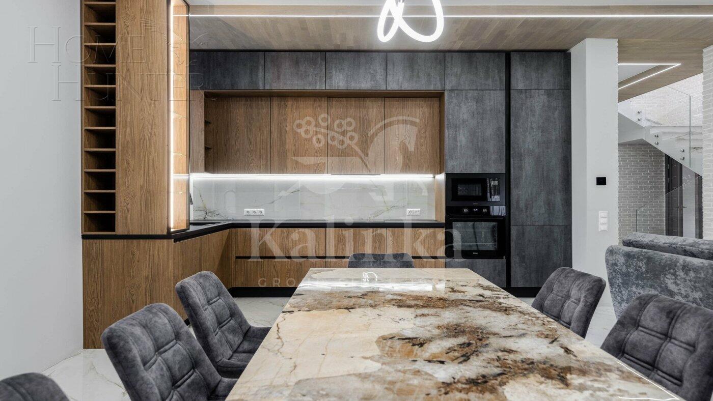 2-этажный коттедж 250 м² с отделкой