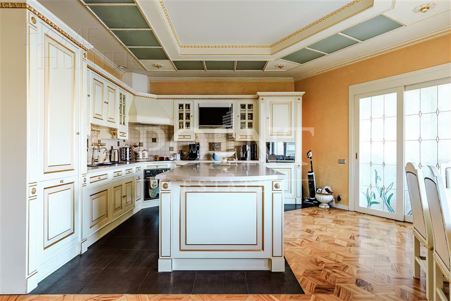 6-КОМН. КВАРТИРА С ОТДЕЛКОЙ 252.3 М² НА 8 ЭТАЖЕ