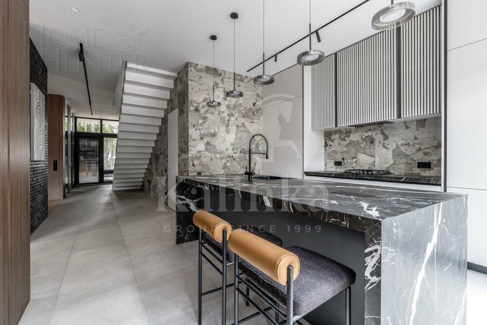 2-этажный коттедж 256 м² с отделкой