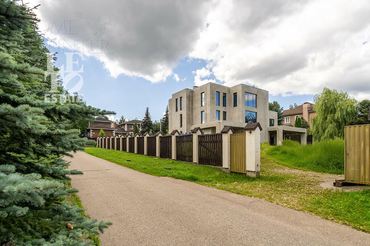 3-этажный коттедж 770 м² без отделки