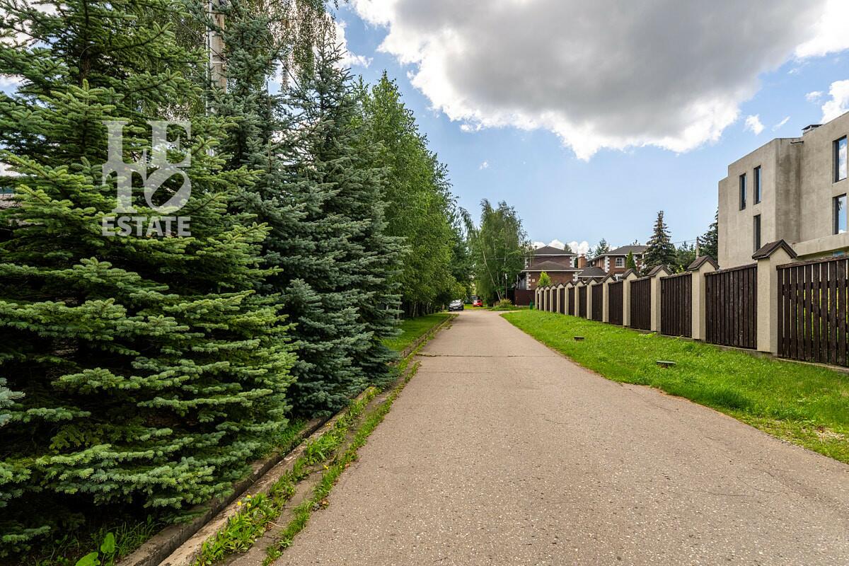 3-этажный коттедж 770 м² без отделки