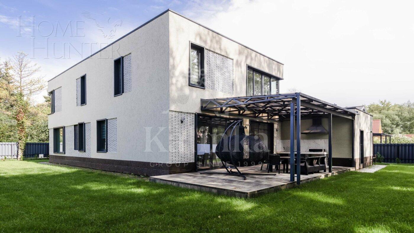 2-этажный коттедж 250 м² с отделкой