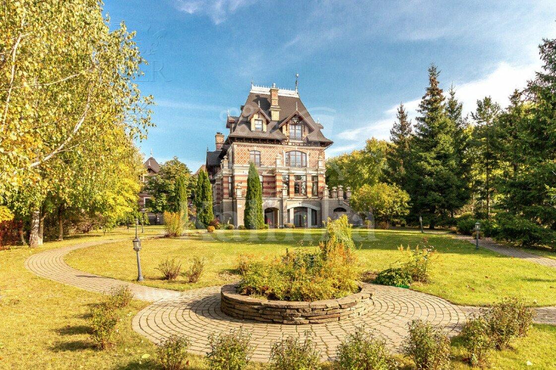 2-этажный коттедж 806 м² с отделкой