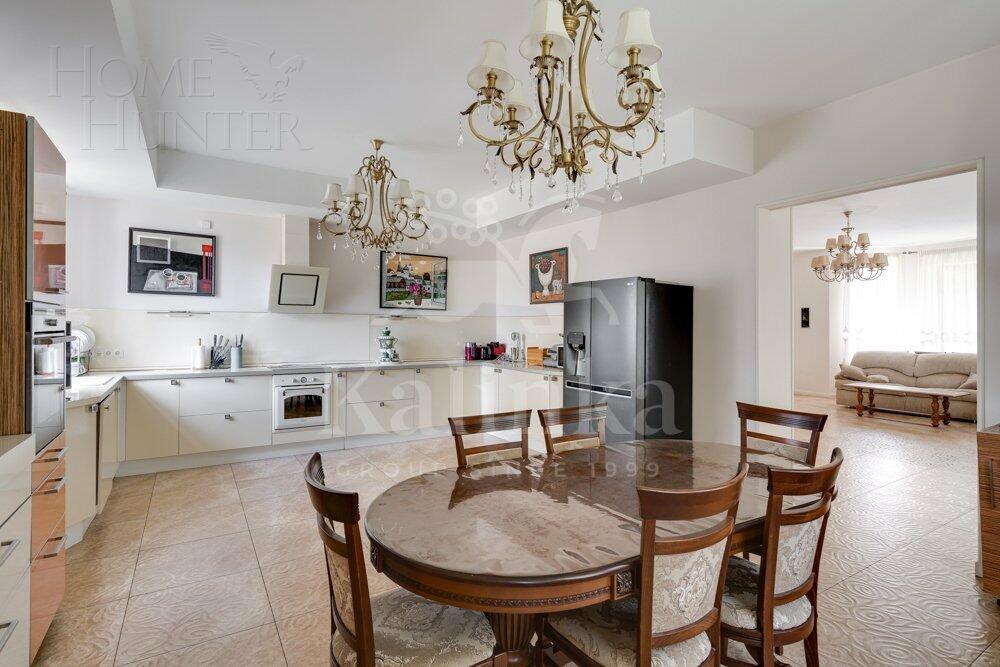 3-этажный коттедж 550 м² с отделкой