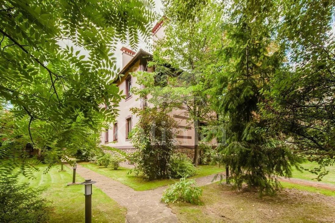 2-этажный коттедж 660 м² с отделкой