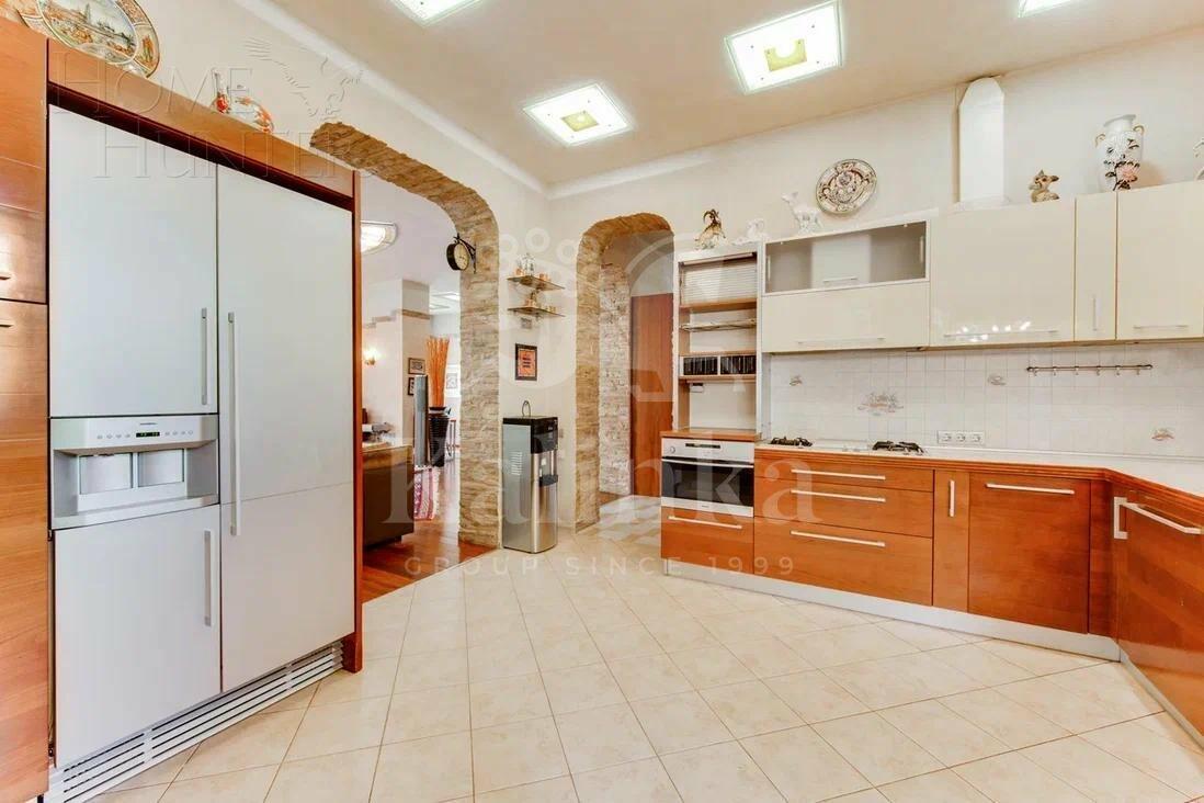 2-этажный коттедж 660 м² с отделкой