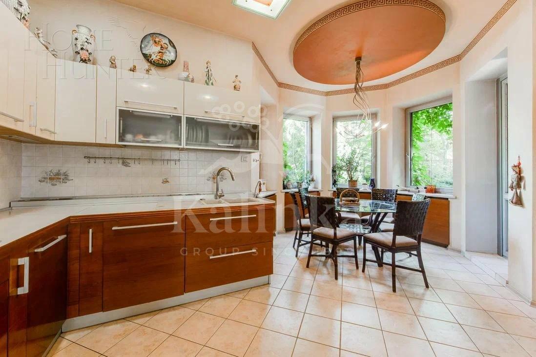 2-этажный коттедж 660 м² с отделкой