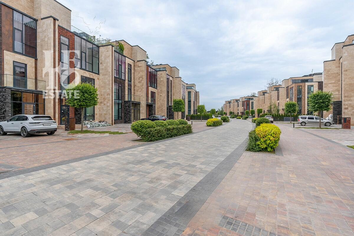 4-этажный таунхаус 278 м² с отделкой