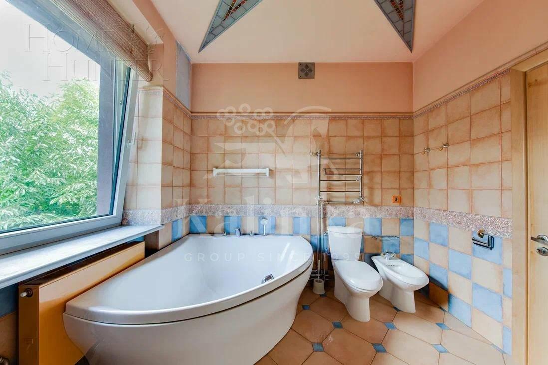 2-этажный коттедж 660 м² с отделкой