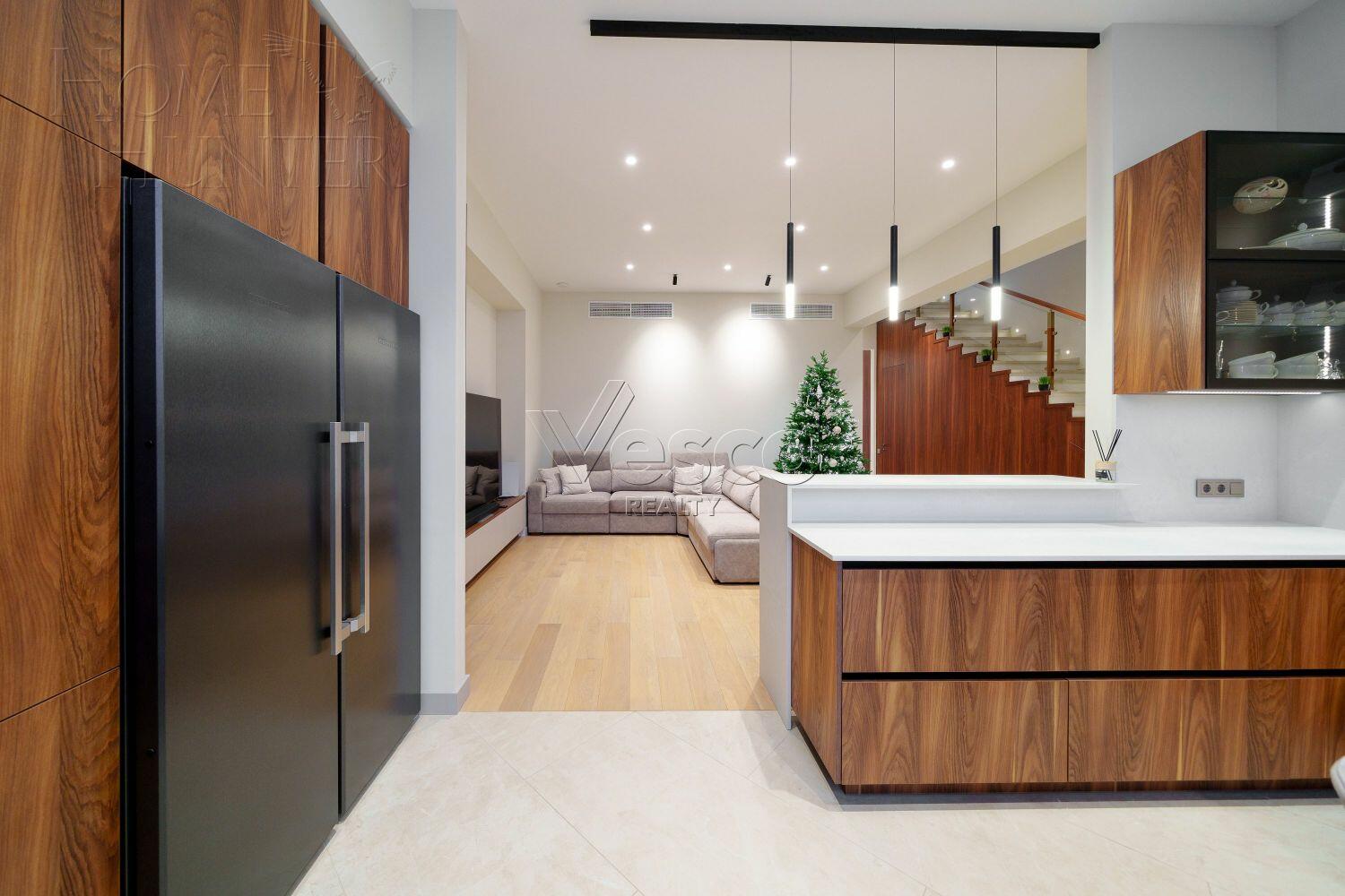 4-этажный таунхаус 278 м² с отделкой