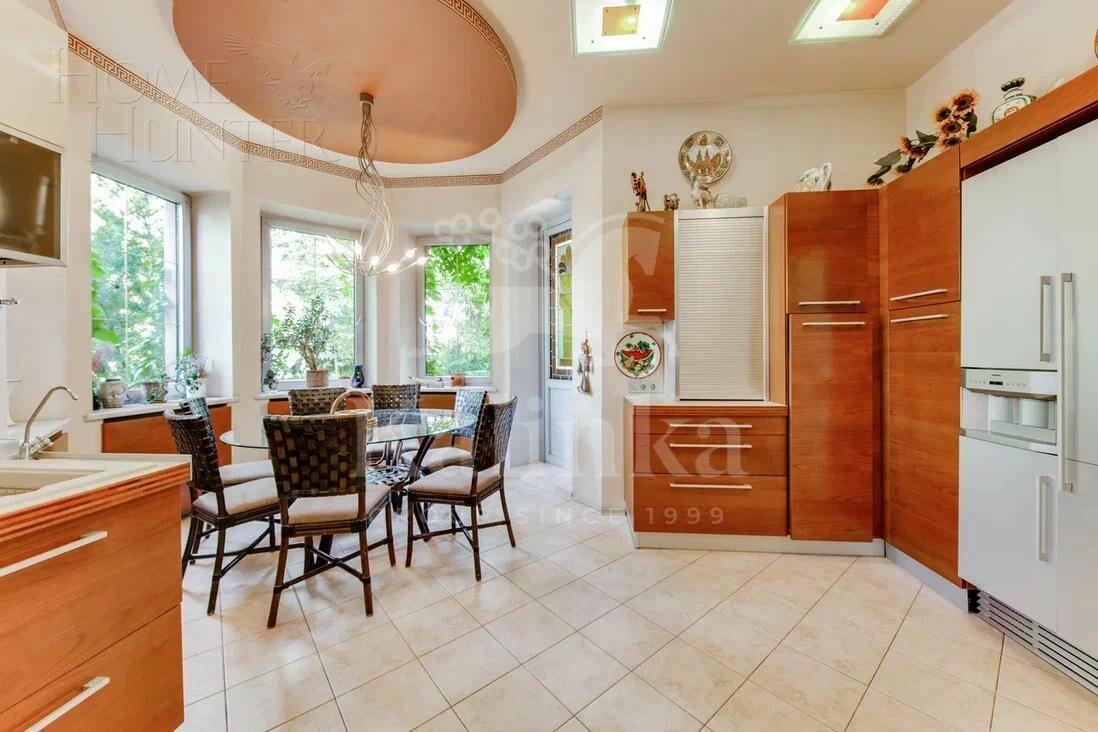 2-этажный коттедж 660 м² с отделкой