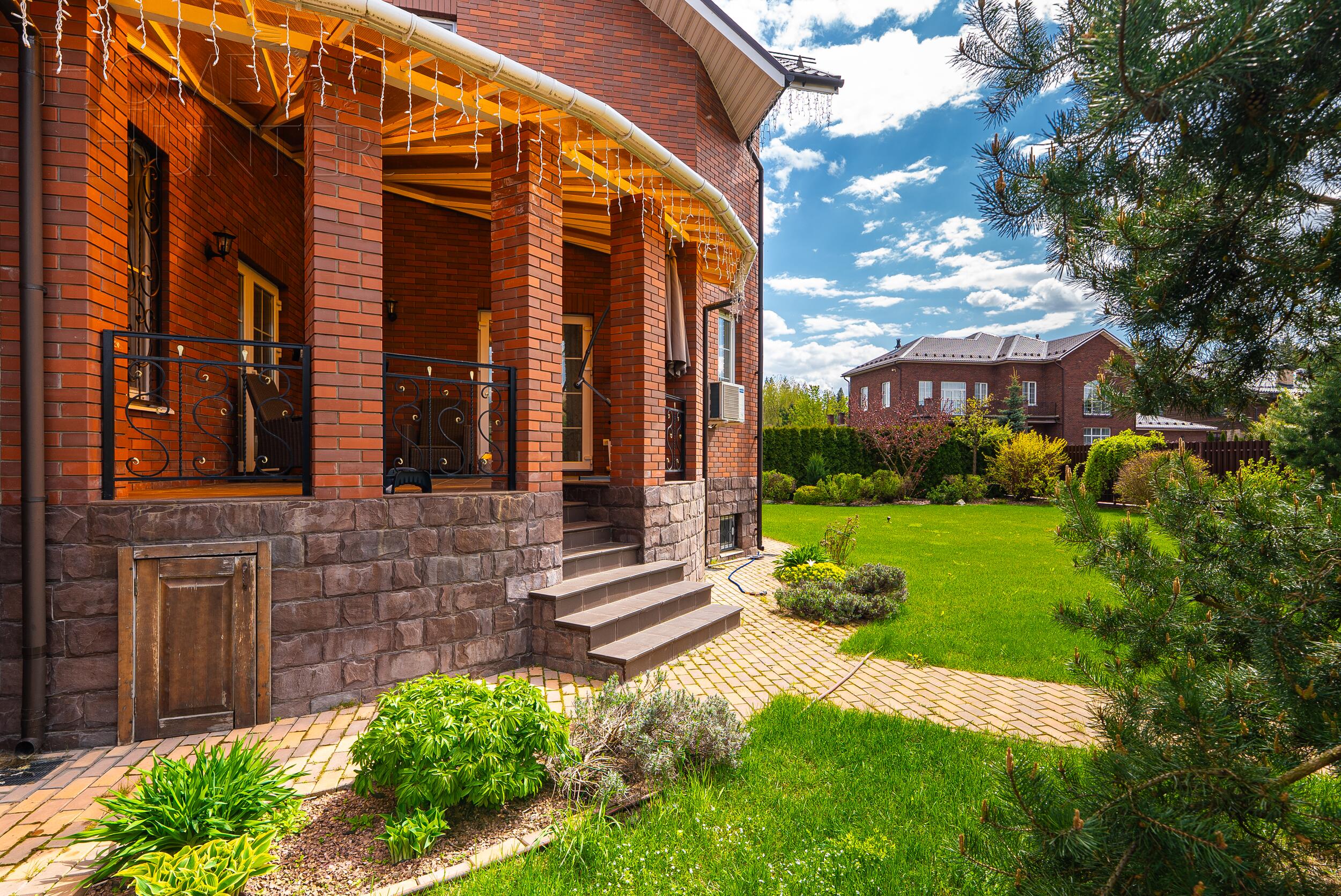 2-этажный коттедж 400 м² с отделкой