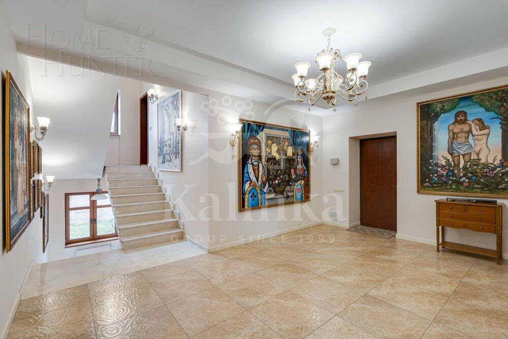 3-этажный коттедж 550 м² с отделкой