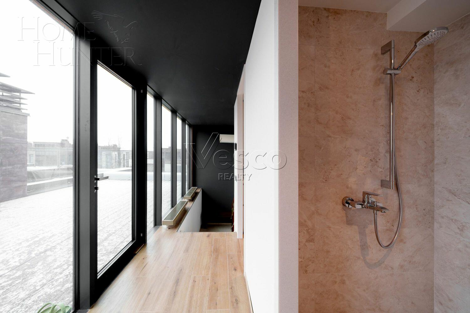 4-этажный таунхаус 278 м² с отделкой