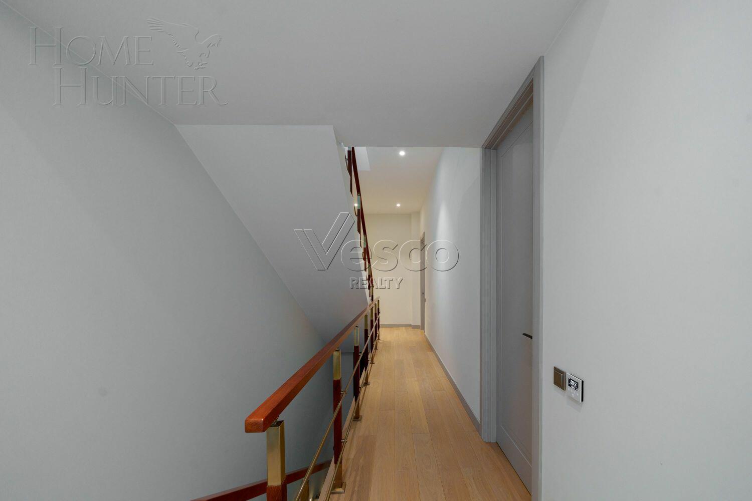 4-этажный таунхаус 278 м² с отделкой