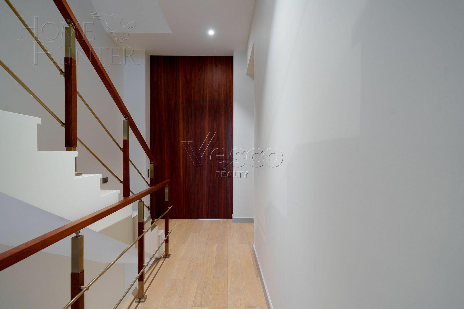 4-этажный таунхаус 278 м² с отделкой