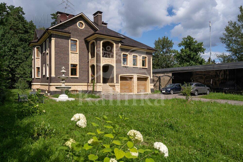 3-этажный коттедж 550 м² с отделкой