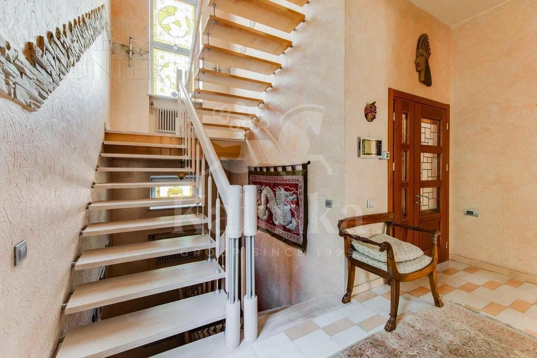 2-этажный коттедж 660 м² с отделкой