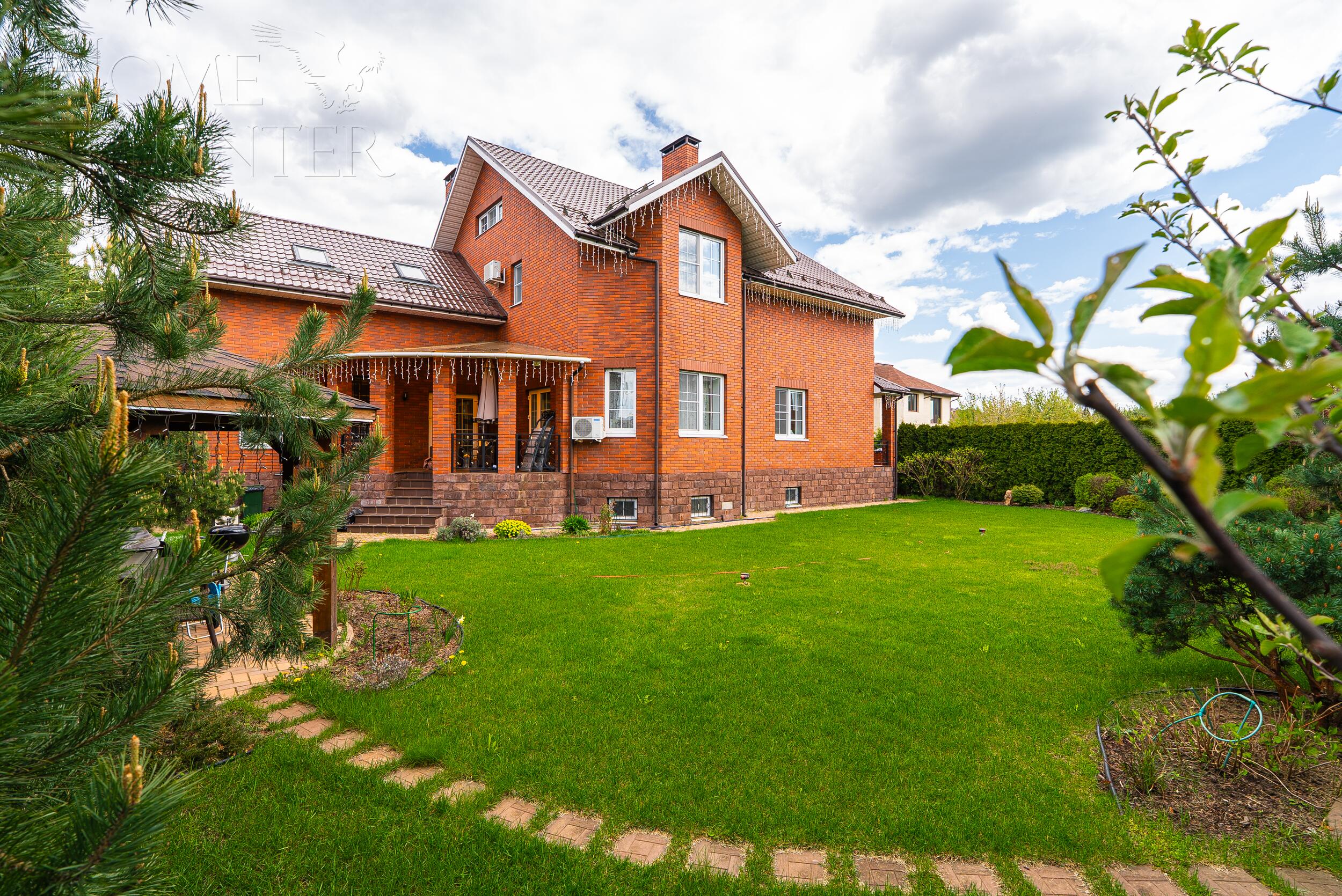 2-этажный коттедж 400 м² с отделкой