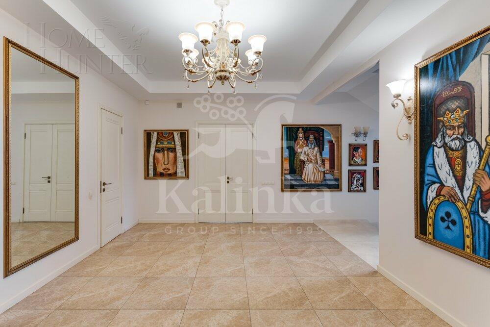 3-этажный коттедж 550 м² с отделкой