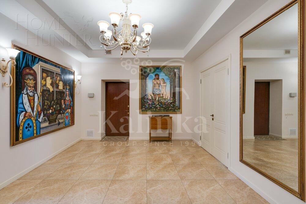 3-этажный коттедж 550 м² с отделкой