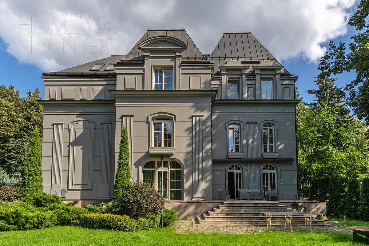 3-этажный коттедж 1 292 м² с отделкой