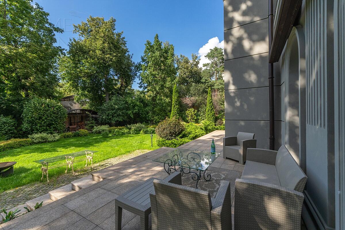 3-этажный коттедж 1 292 м² с отделкой