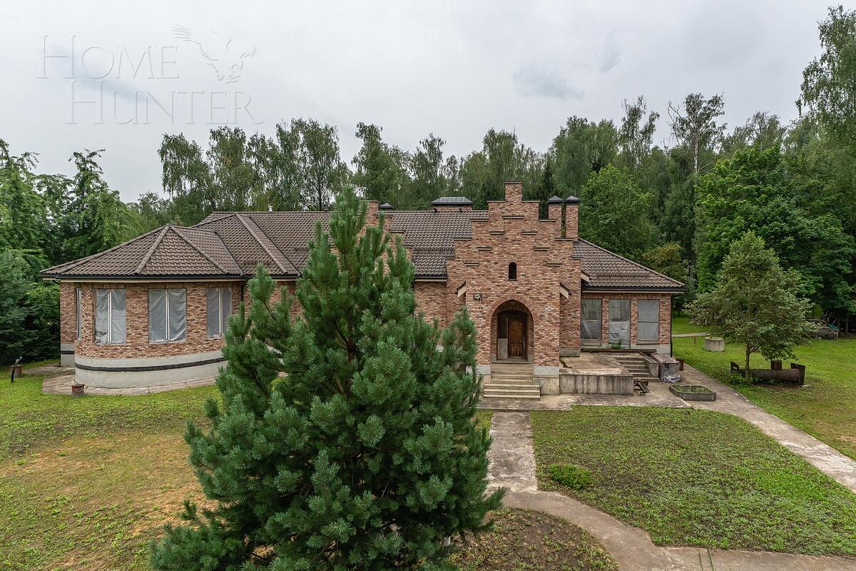 3-этажный коттедж 2 200 м² без отделки