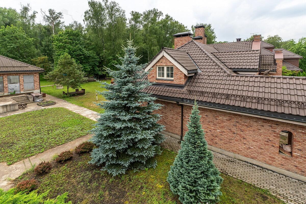 3-этажный коттедж 2 200 м² без отделки