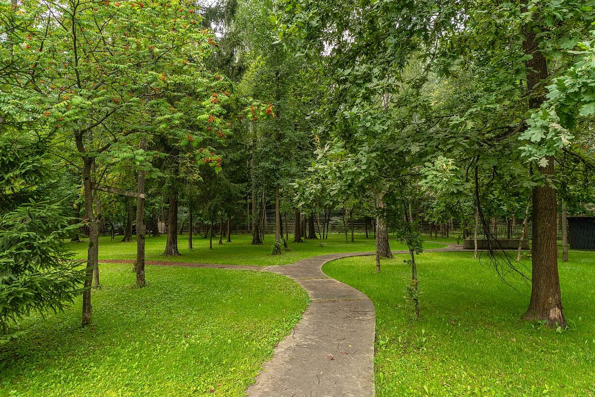 3-этажный коттедж 2 200 м² без отделки