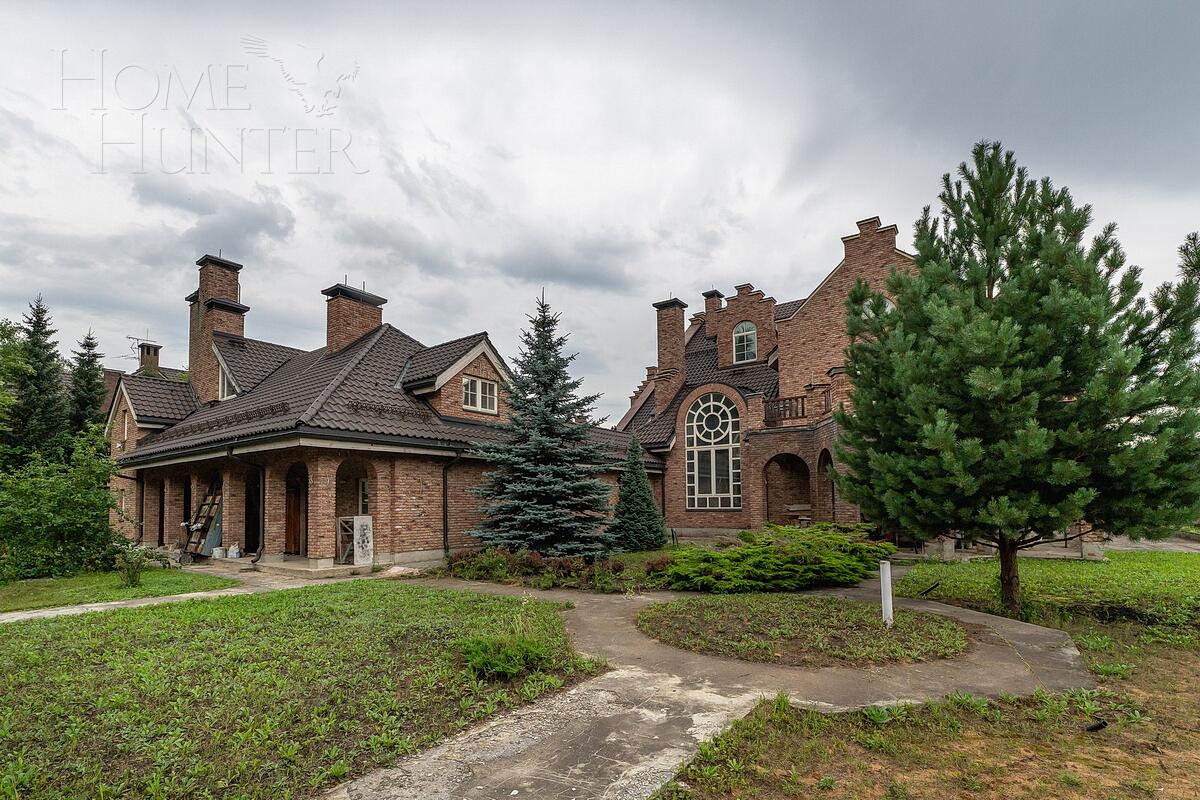 3-этажный коттедж 2 200 м² без отделки