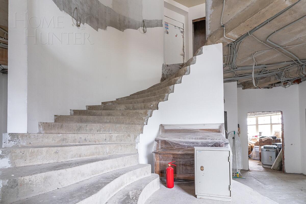 3-этажный коттедж 2 200 м² без отделки