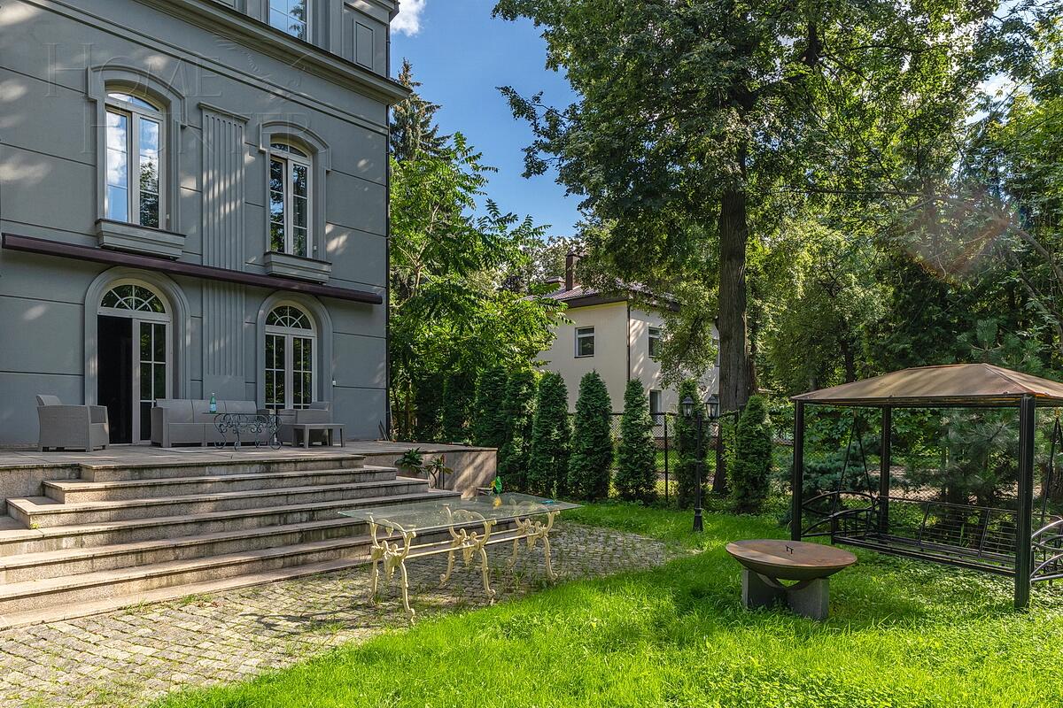 3-этажный коттедж 1 292 м² с отделкой