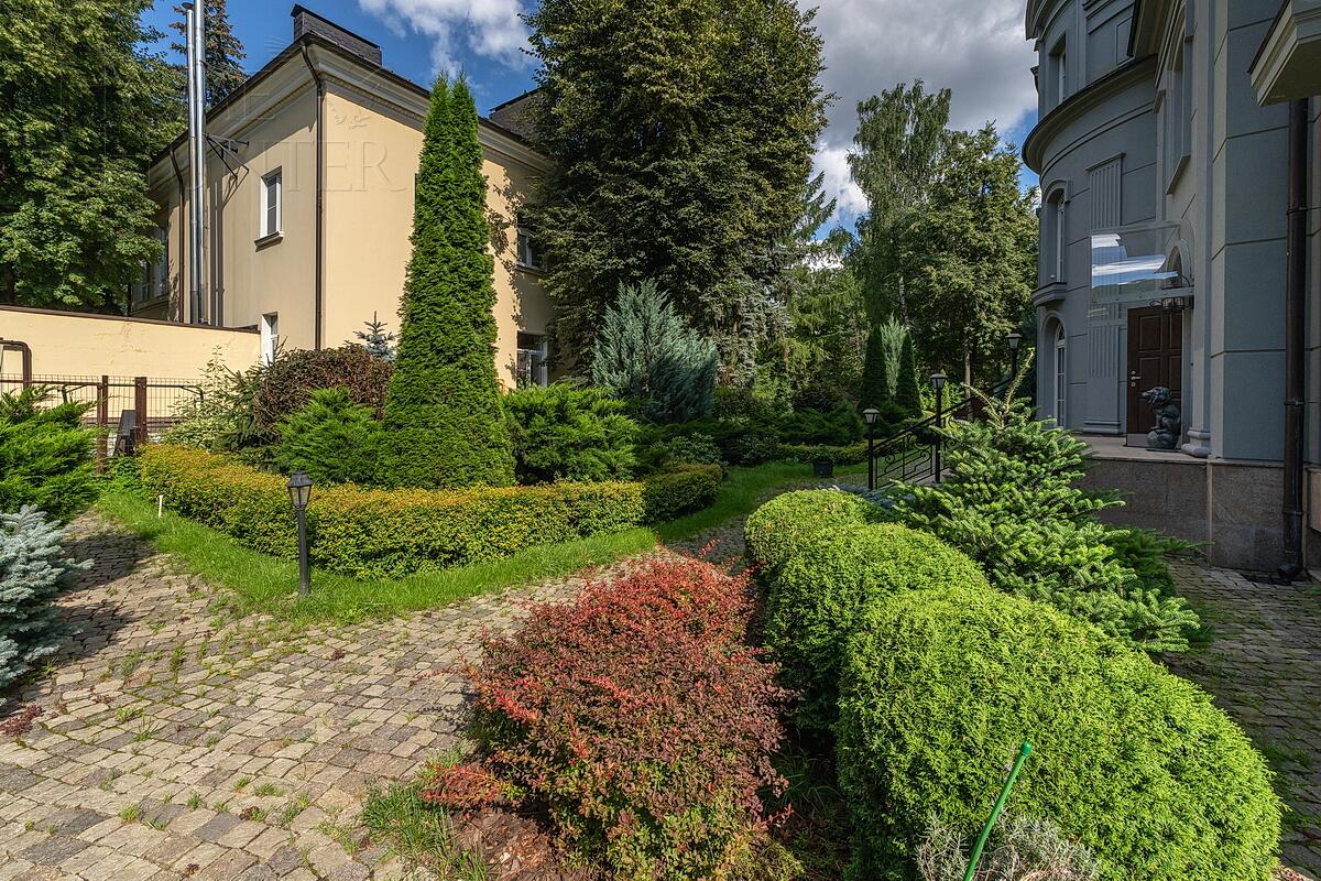 3-этажный коттедж 1 292 м² с отделкой