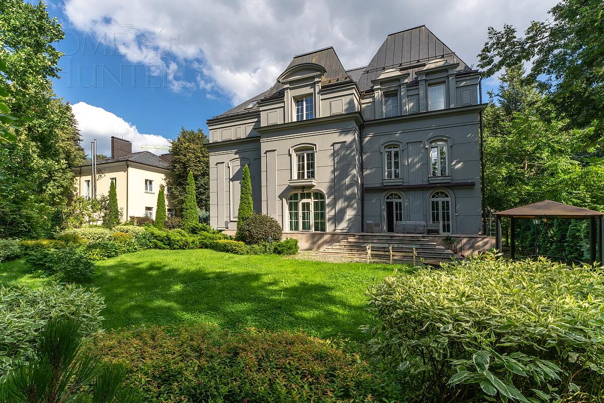 3-этажный коттедж 1 292 м² с отделкой