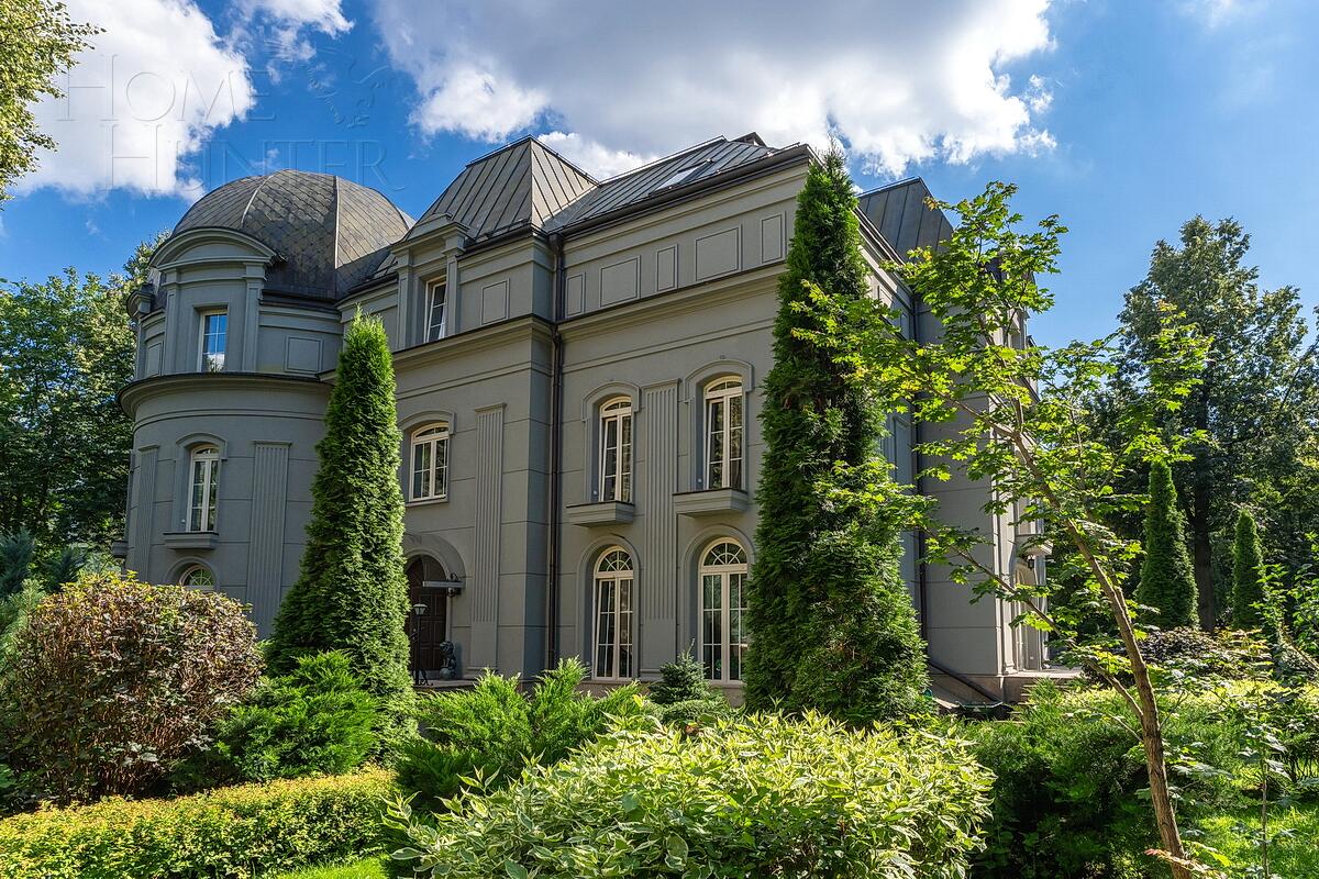 3-этажный коттедж 1 292 м² с отделкой