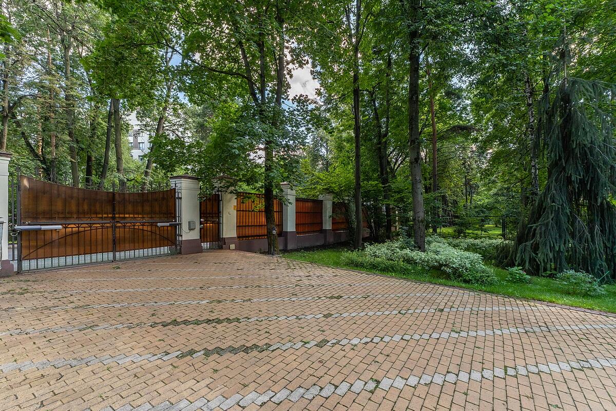 3-этажный коттедж 1 292 м² с отделкой