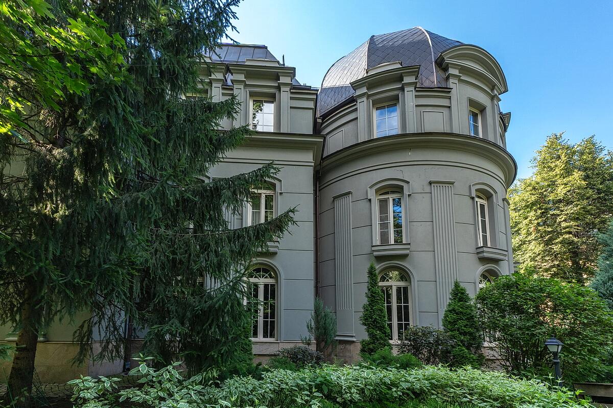 3-этажный коттедж 1 292 м² с отделкой