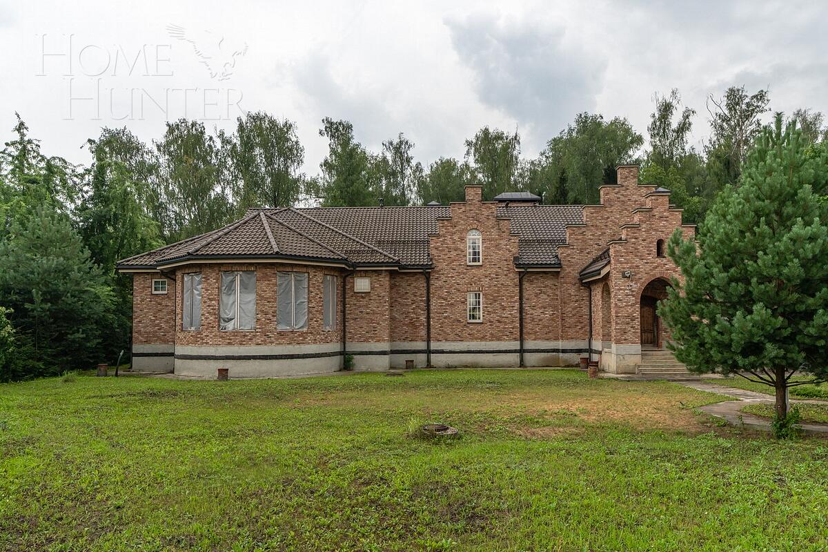 3-этажный коттедж 2 200 м² без отделки