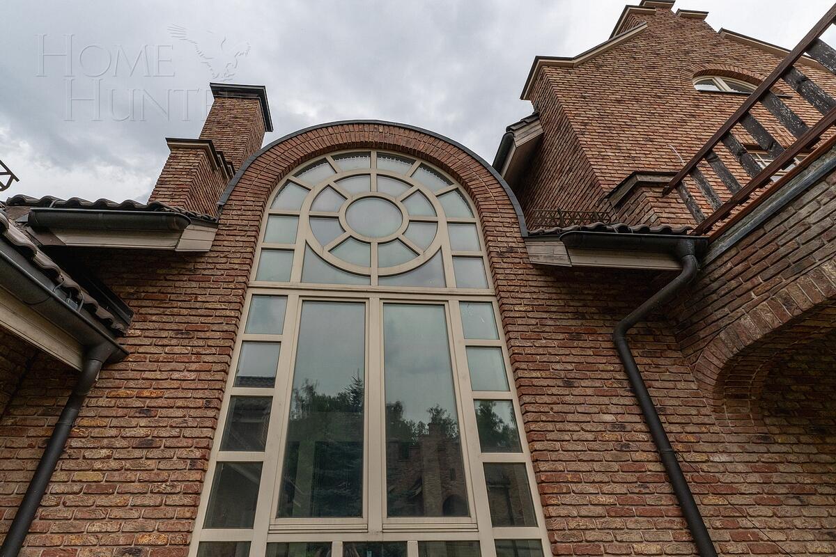 3-этажный коттедж 2 200 м² без отделки