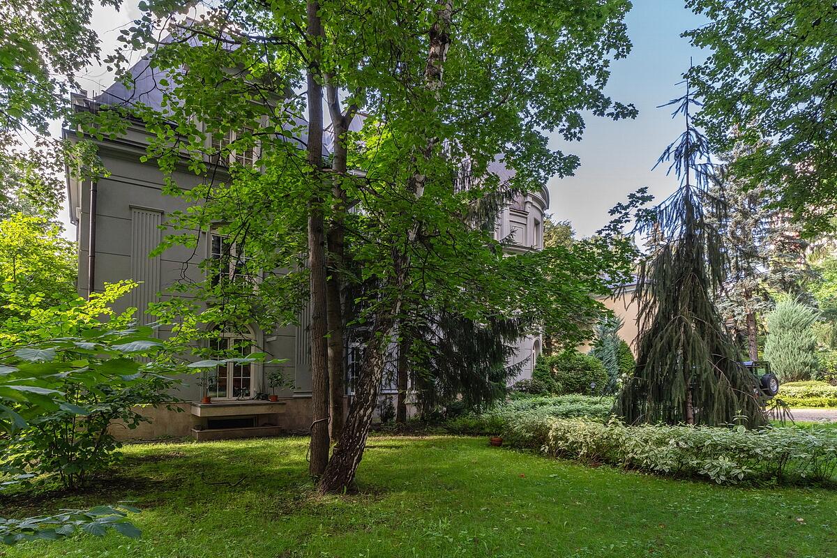 3-этажный коттедж 1 292 м² с отделкой