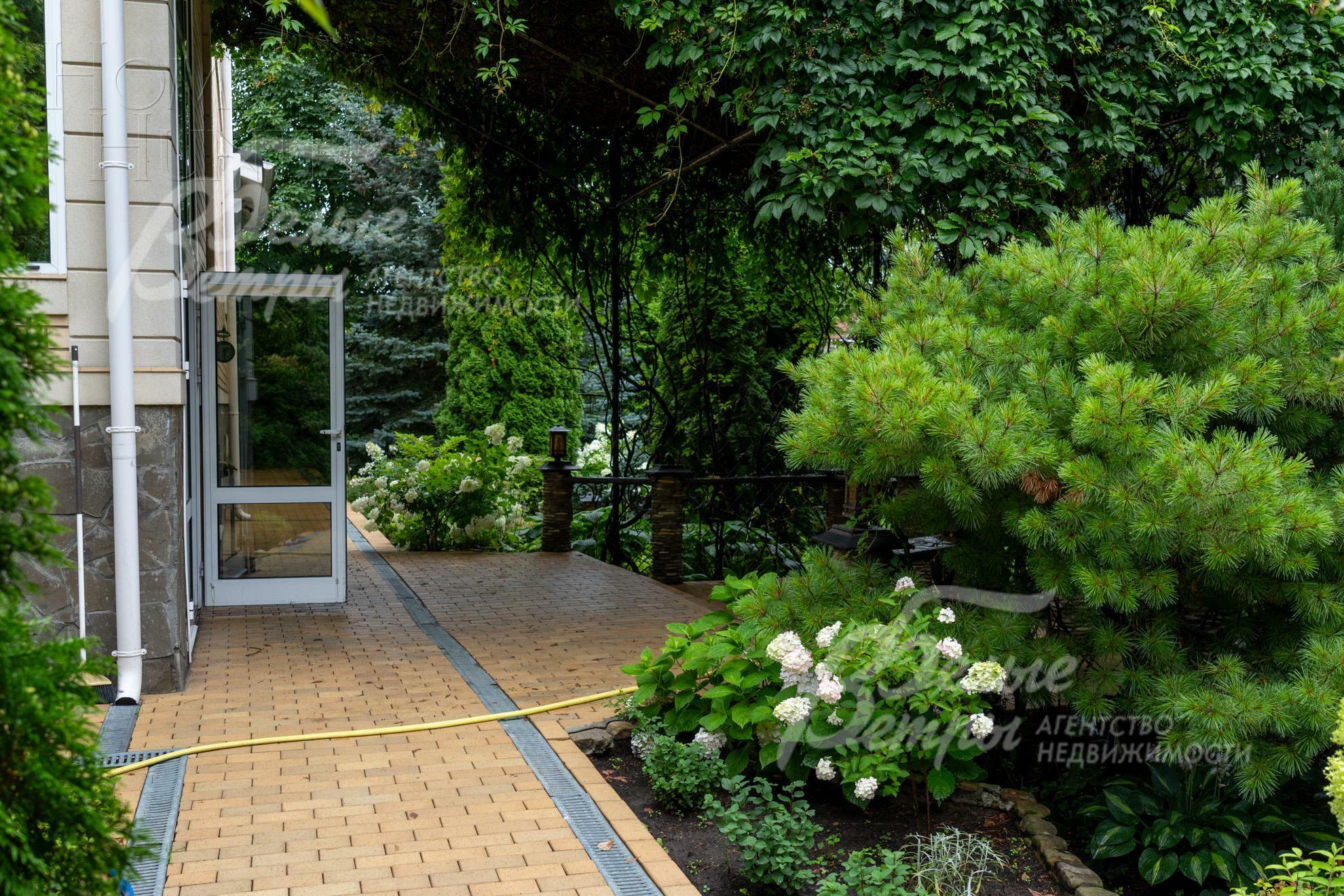 2-этажный коттедж 700 м² с отделкой